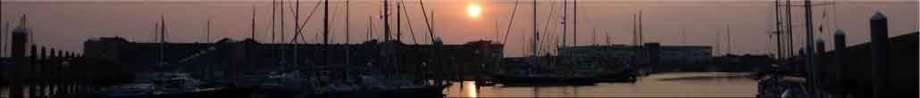 Hafen bei Nacht